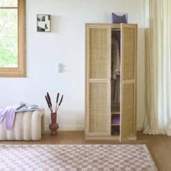 sweeek Armadio a 2 ante in canna e legno con appendiabiti e contenitori