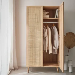 sweeek Armadio in canna ed effetto legno a 2 ante