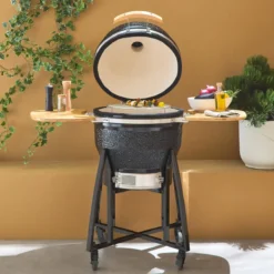 sweeek Barbecue a carbone, griglia e affumicatore, ceramica 54,5cm con ruote, ripiani e copertura