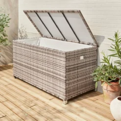 sweeek Baule da giardino in resina intrecciata con rotelle e fodera interna, 790L