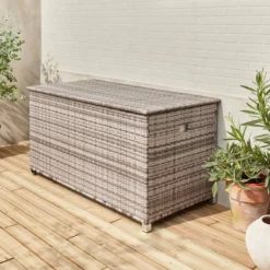 sweeek Baule da giardino in resina intrecciata con rotelle e fodera interna, 790L