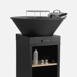 sweeek Braciere barbecue con vano portalegna, coperchio e utensili, Ø81,5cm