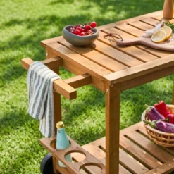 sweeek Carrello da cucina da esterno in legno di abete, 95cm