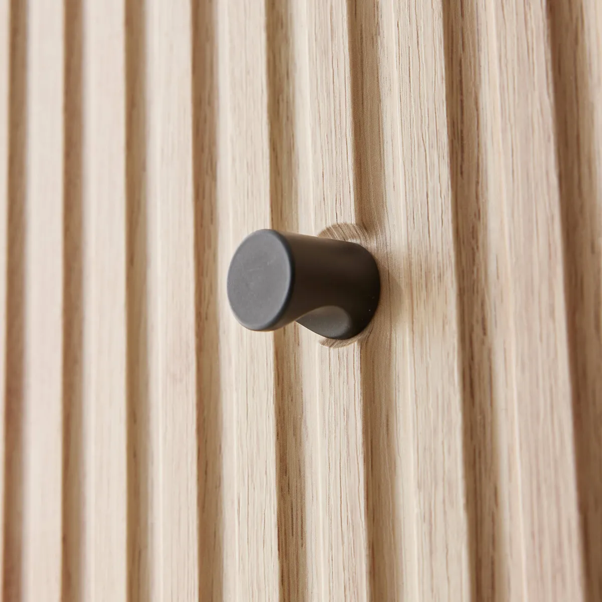 sweeek Cassettiera, decoro in legno scanalato, 3 cassetti