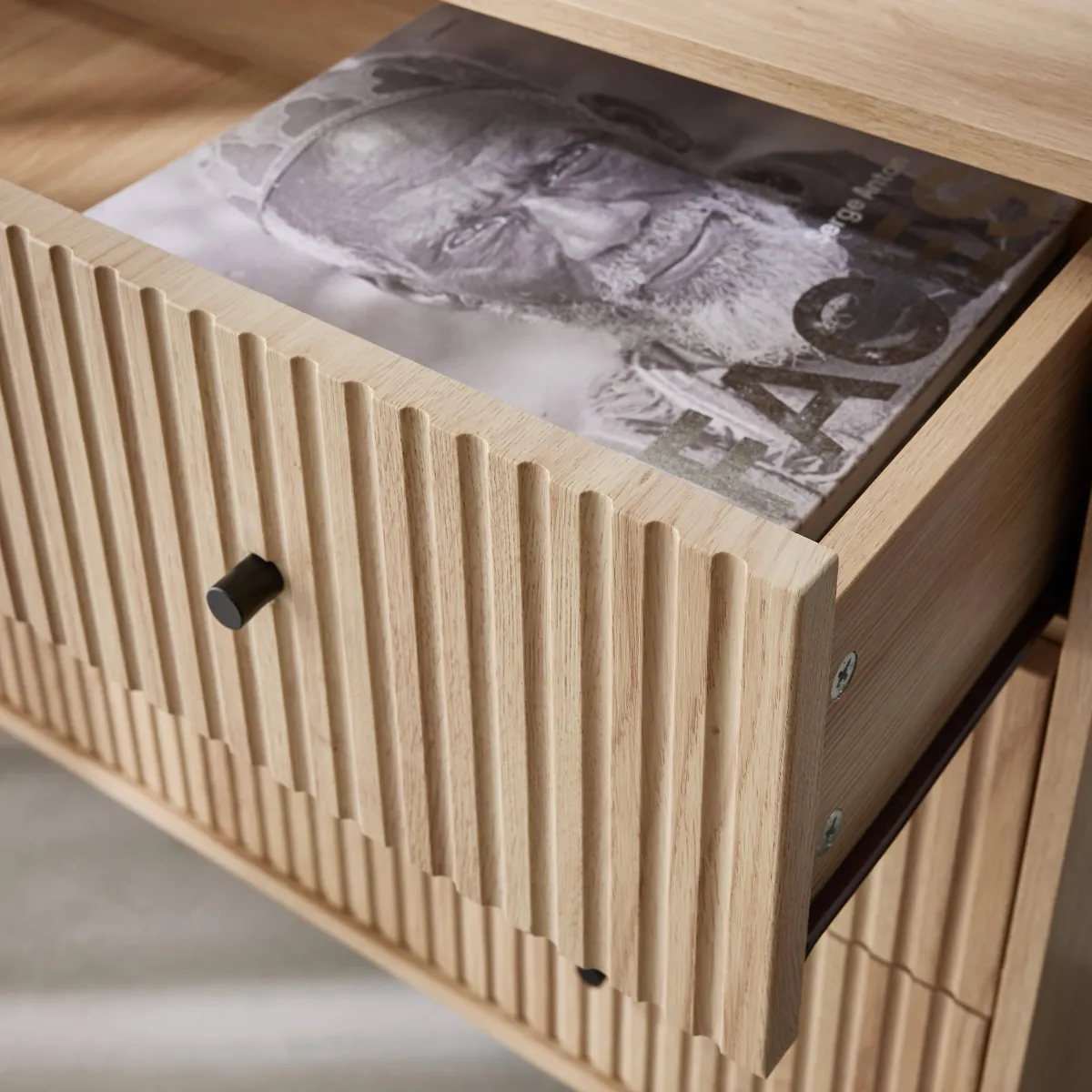 sweeek Cassettiera, decoro in legno scanalato, 3 cassetti