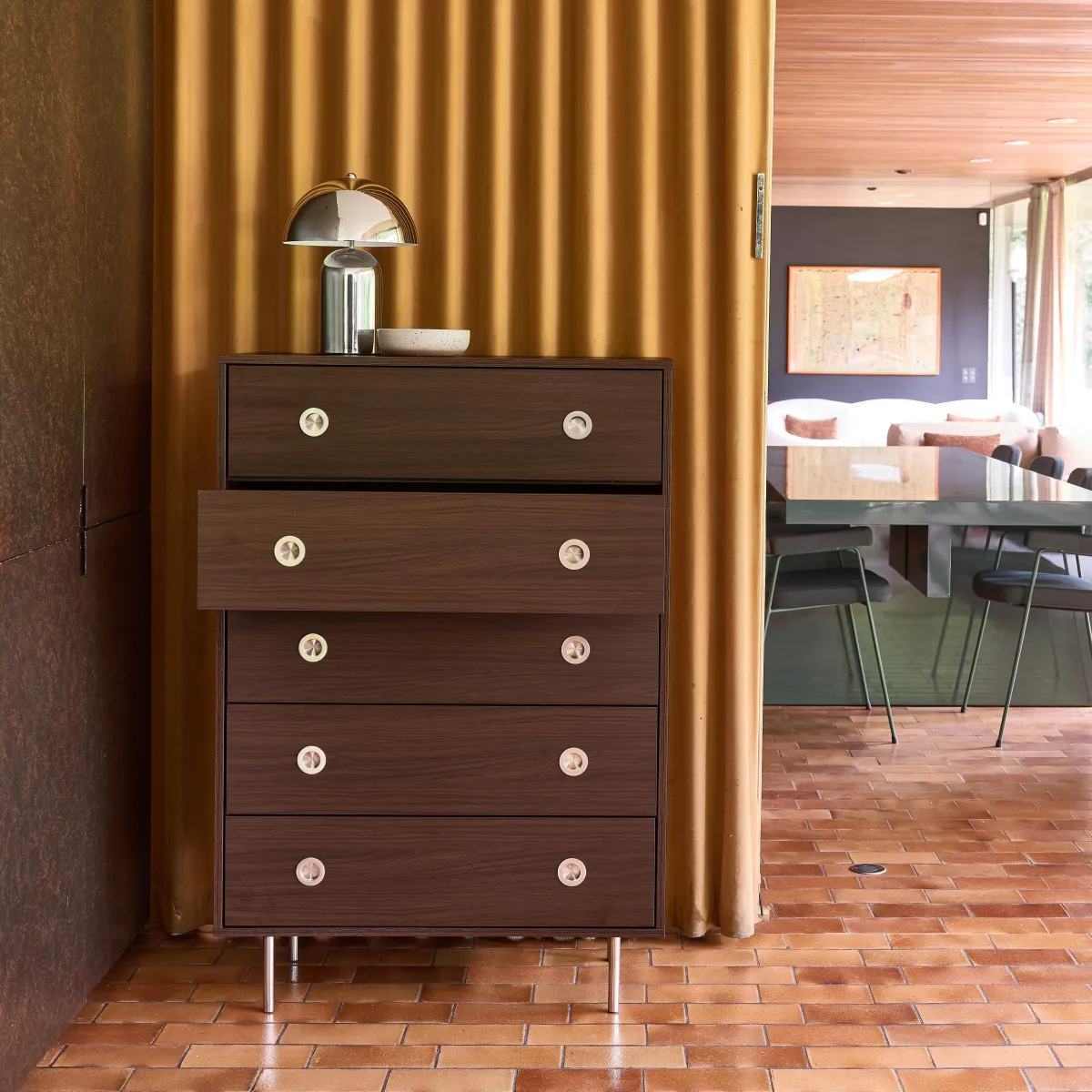 sweeek Cassettiera vintage decorata in legno e acciaio inossidabile, 5 cassetti