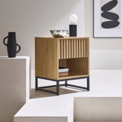 sweeek Comodino contemporaneo effetto legno scanalato con 1 cassetto