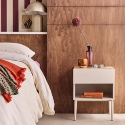 sweeek Comodino in metallo e decorazione in legno, 1 anta 1 cassetto