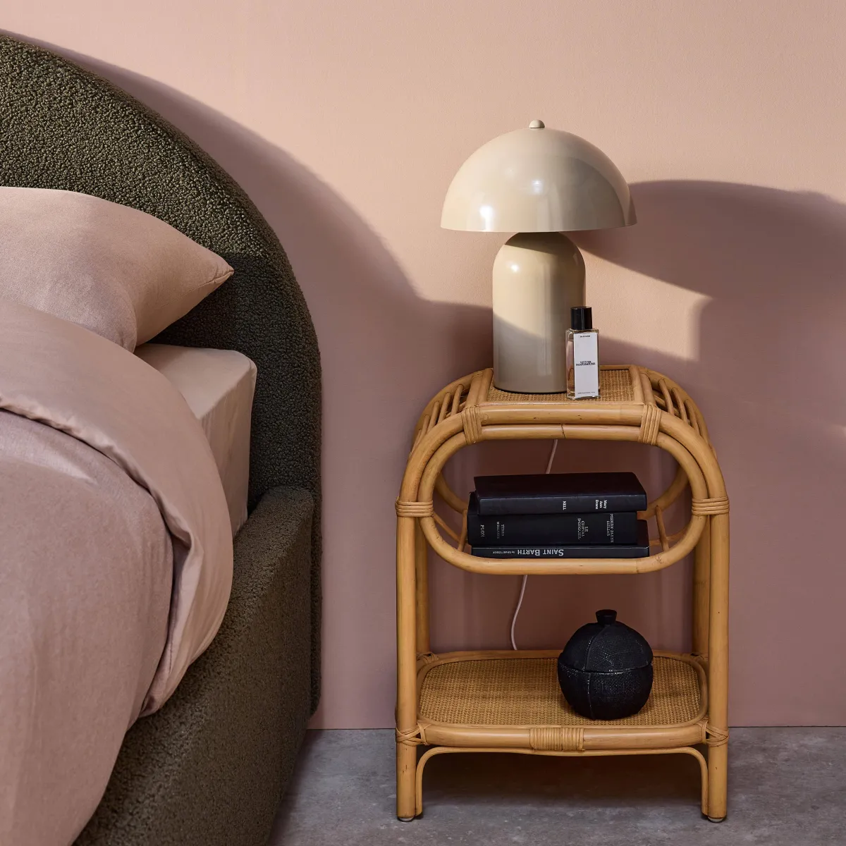 sweeek Comodino in rattan naturale curvato 1 ripiano 1 nicchia