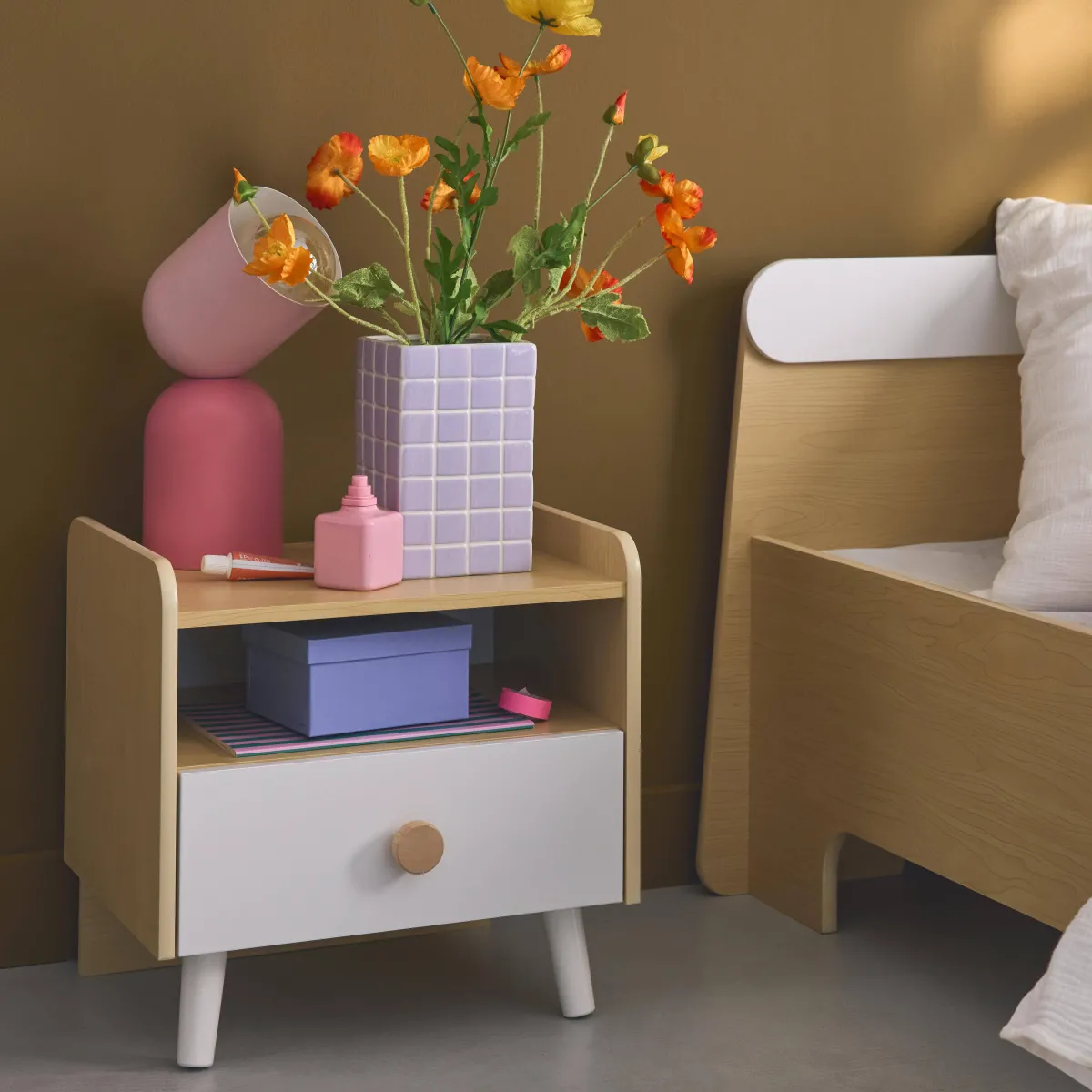 sweeek Comodino per bambini effetto legno, bianco