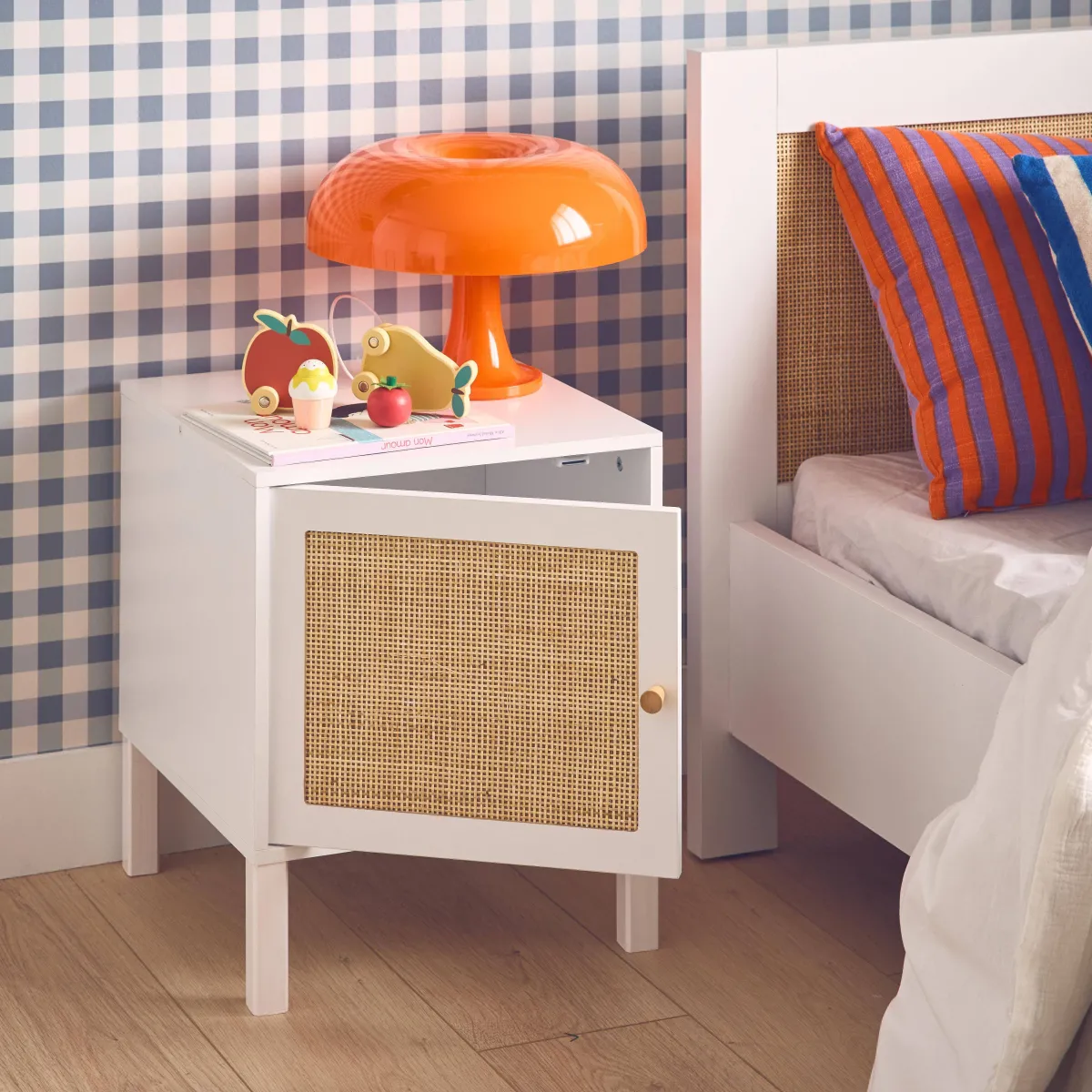 sweeek Comodino per bambini in legno bianco e canna da zucchero