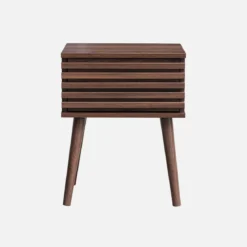 Comodino scandinavo con decori in legno scanalato