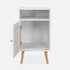 Comodino scandinavo in vimini