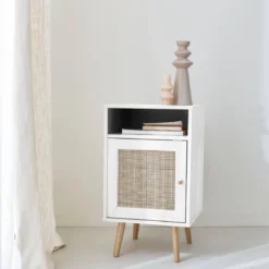 Comodino scandinavo in vimini