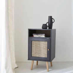 Comodino scandinavo in vimini