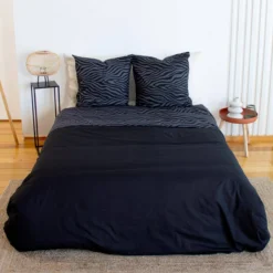 sweeek Completo letto in cotone reversibile stampa zebrata 2 posti nero