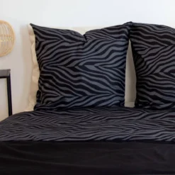 sweeek Completo letto in cotone reversibile stampa zebrata 2 posti nero