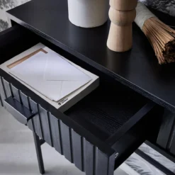 sweeek Consolle con effetto legno scanalato nero a 2 cassetti, 100cm