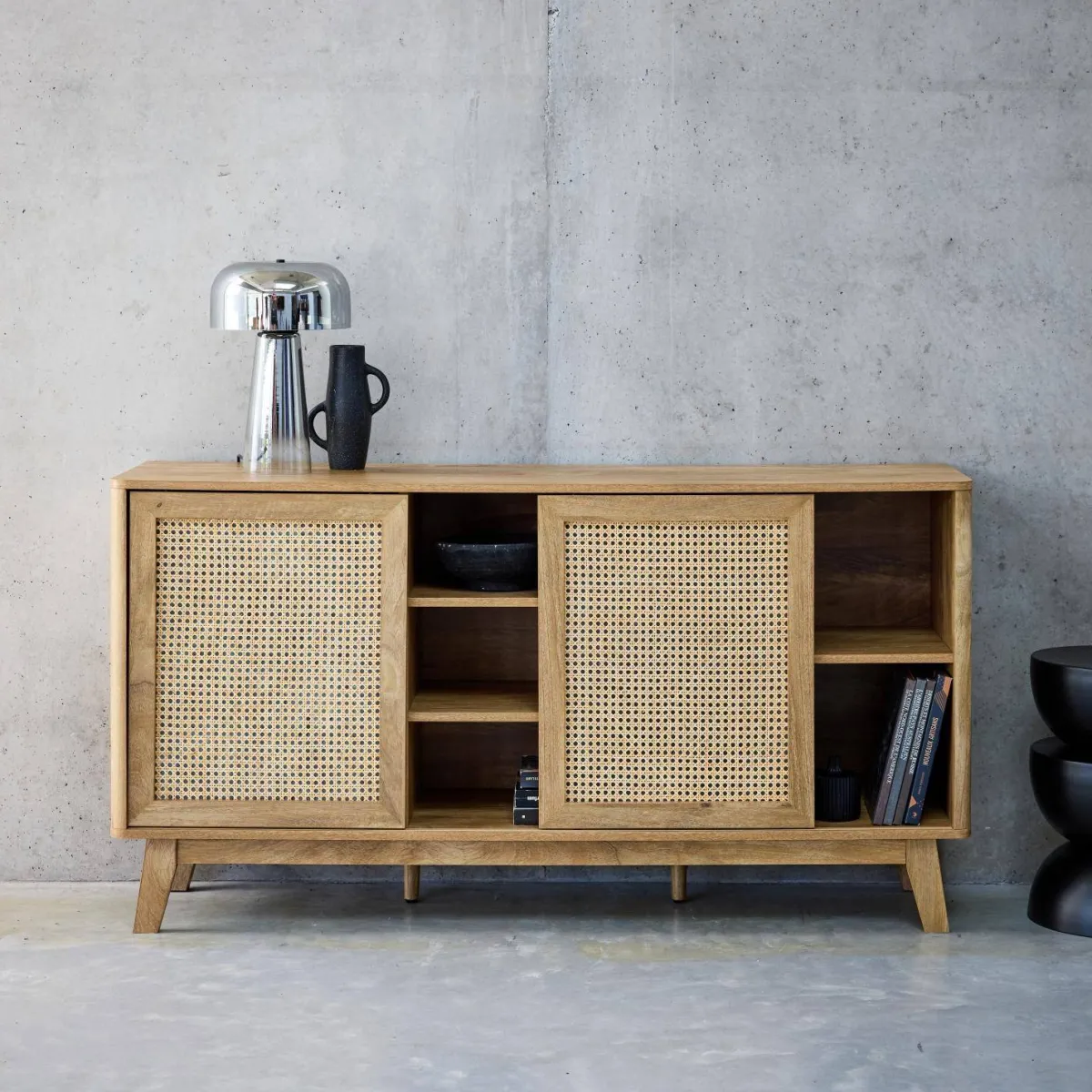 sweeek Credenza con 2 ante scorrevoli e ripiani effetto legno e canna, 150cm