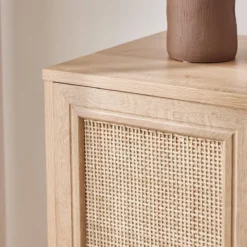 sweeek Credenza con portabottiglie, decorazione in vimini e legno, 83cm