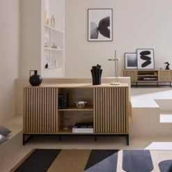 sweeek Credenza contemporanea a 2 ante scanalate effetto legno, 140cm