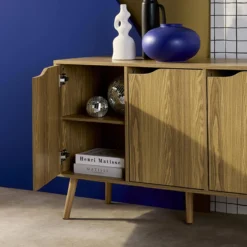 sweeek Credenza effetto noce con 3 ante e 3 ripiani, 120cm