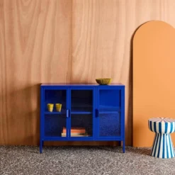 sweeek Credenza industriale in metallo e vetro temperato 3 ante, 100cm