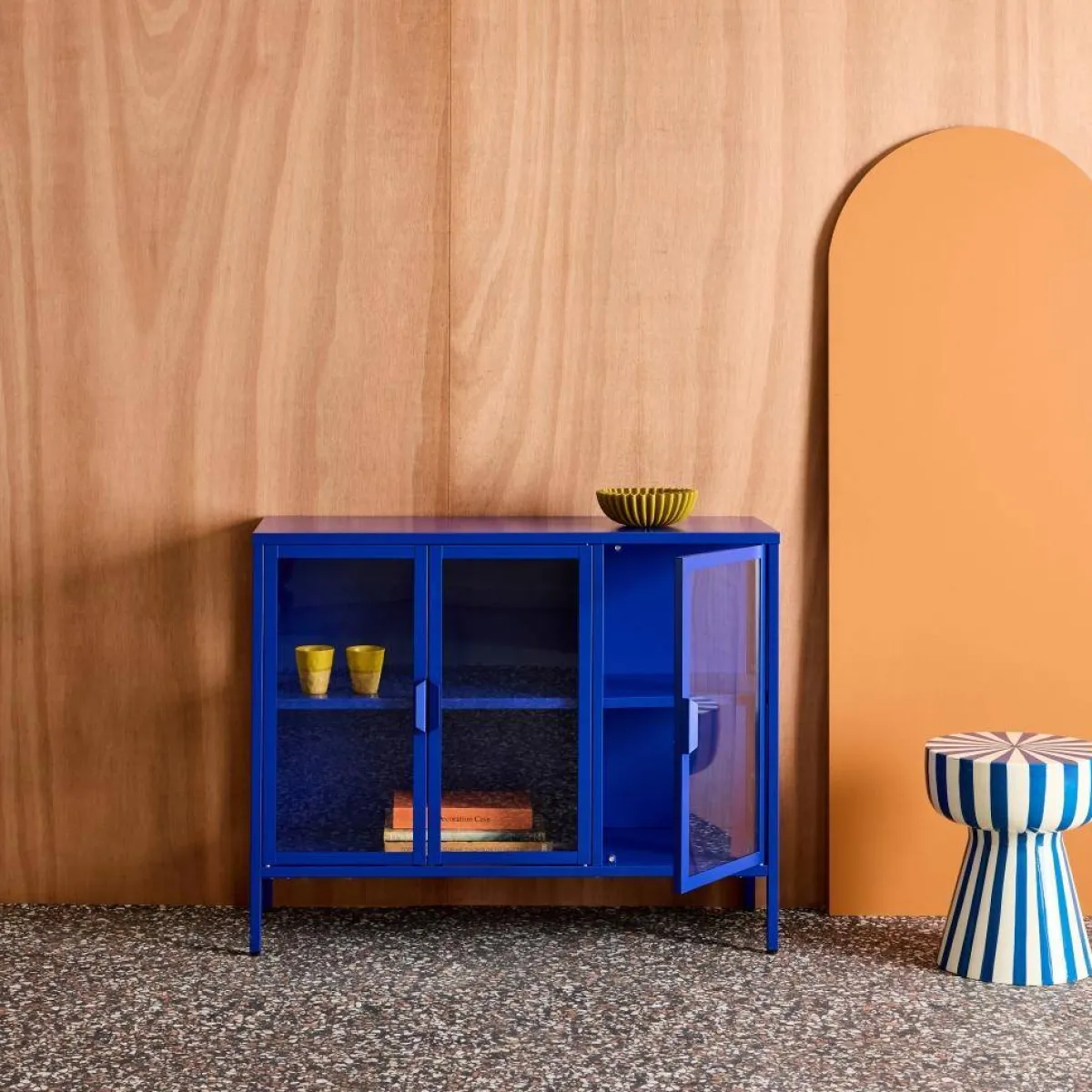 sweeek Credenza industriale in metallo e vetro temperato 3 ante, 100cm