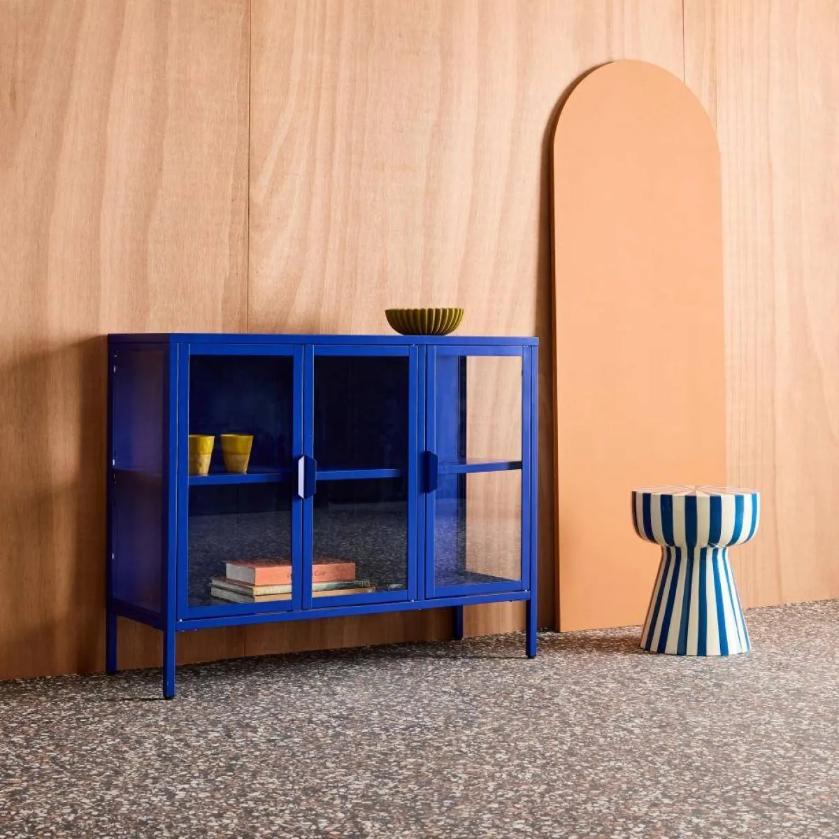 sweeek Credenza industriale in metallo e vetro temperato 3 ante, 100cm