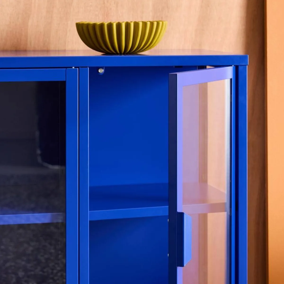 sweeek Credenza industriale in metallo e vetro temperato 3 ante, 100cm