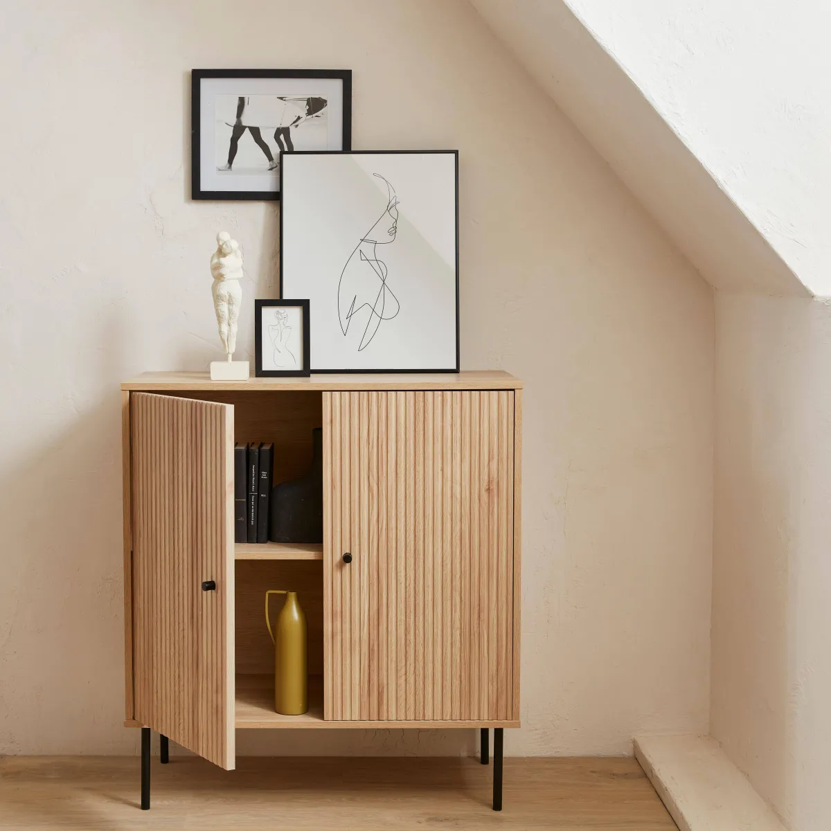 sweeek Credenza scanalate effetto legno a 2 ante, 83.5cm