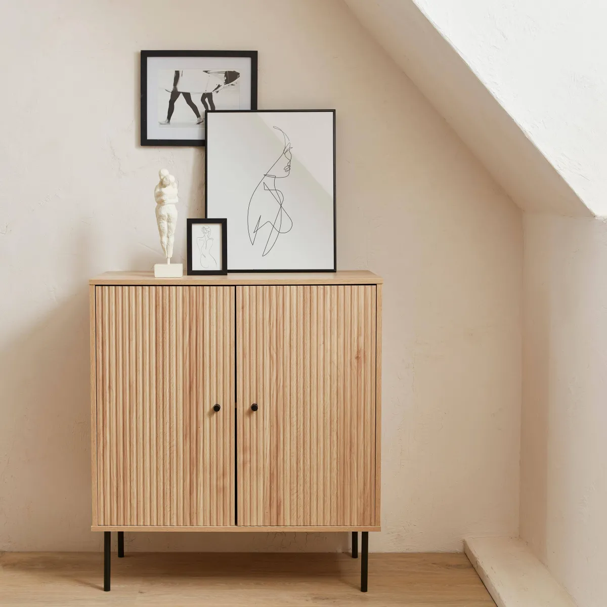 sweeek Credenza scanalate effetto legno a 2 ante, 83.5cm