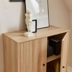 sweeek Credenza scanalate effetto legno a 2 ante, 83.5cm
