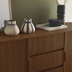 sweeek Credenza scandinava effetto legno scanalato 2 ante scorrevoli, 150cm
