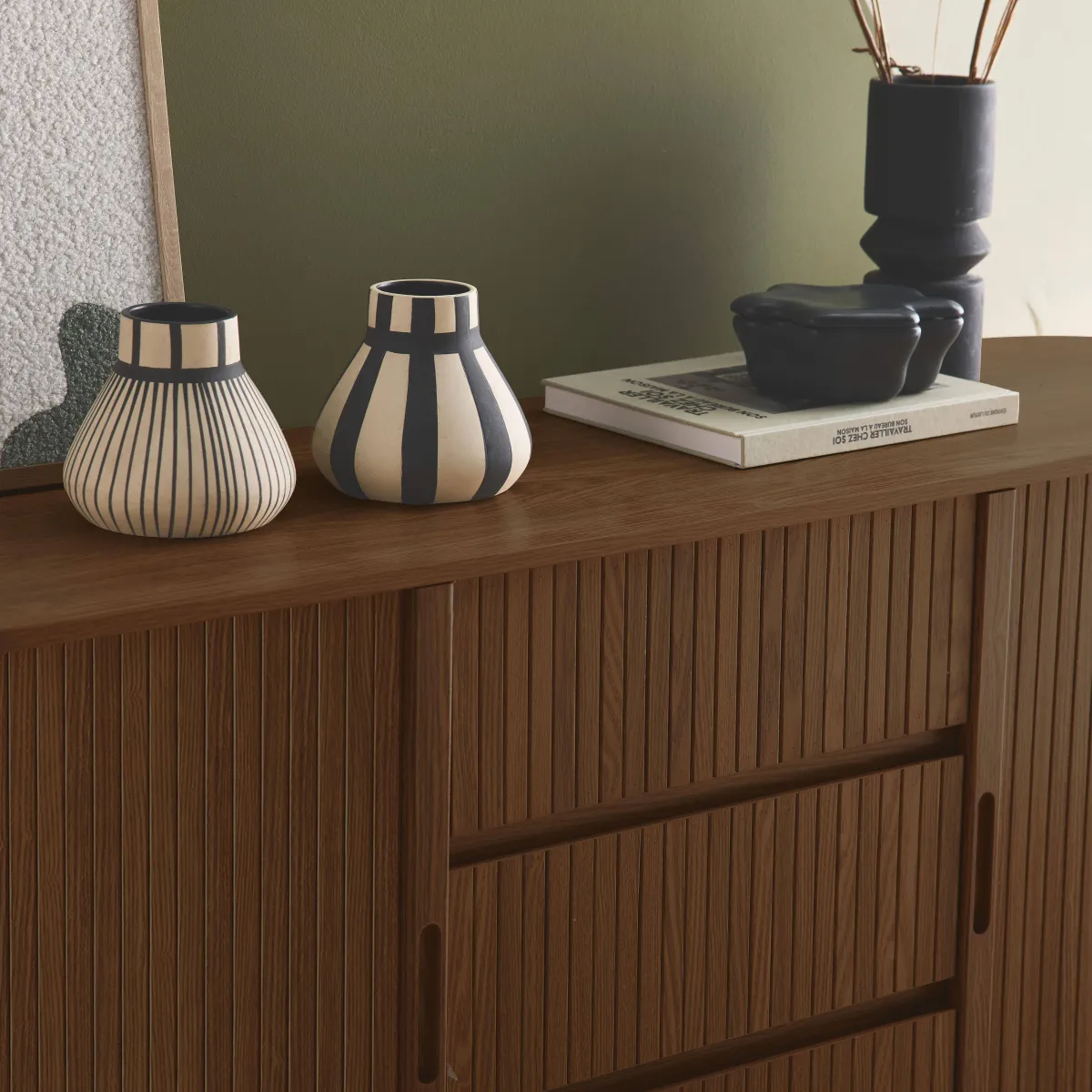 sweeek Credenza scandinava effetto legno scanalato 2 ante scorrevoli, 150cm