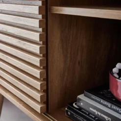 Credenza scandinava effetto legno e anta scorrevole scanalata, 80cm
