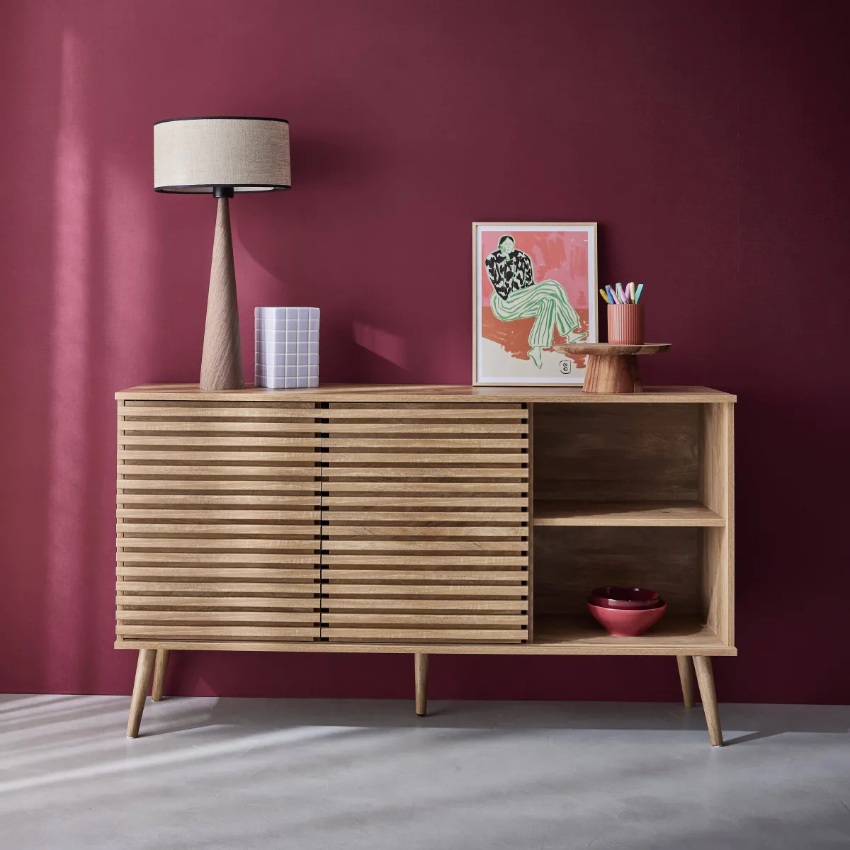 sweeek Credenza scandinava in legno con 2 ante scorrevoli scanalate, 140cm