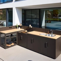 sweeek Cucina da esterno 5 moduli acciaio e decorazione in legno