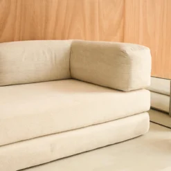 Divano letto futon in velluto a coste e struttura cromata