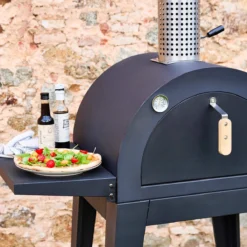 sweeek Forno per pizza da esterno a carbonella con ruote