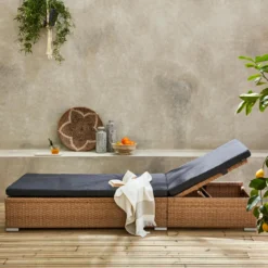 Lettino prendisole in resina intrecciata multiposizione