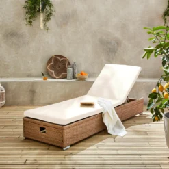 sweeek Lettino prendisole in resina intrecciata multiposizione