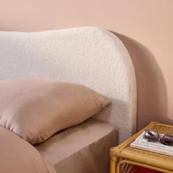 sweeek Letto con rete a doghe e testiera, bianco con finitura bouclé