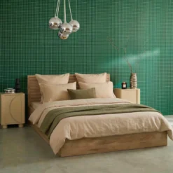 sweeek Letto contenitore con rete a doghe e testiera 160x200cm decorazione legno