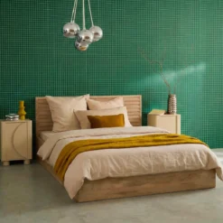 sweeek Letto contenitore con rete a doghe e testiera 140x190cm decorazione legno