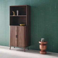 sweeek Libreria in legno scanalato con 2 ante scorrevoli a 4 livelli