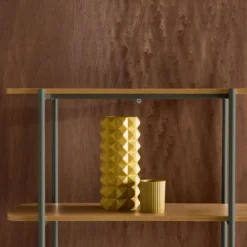 Libreria in metallo curvato e legno a 6 livelli