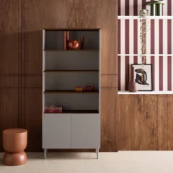 Libreria in metallo e decorazione in legno a 6 livelli