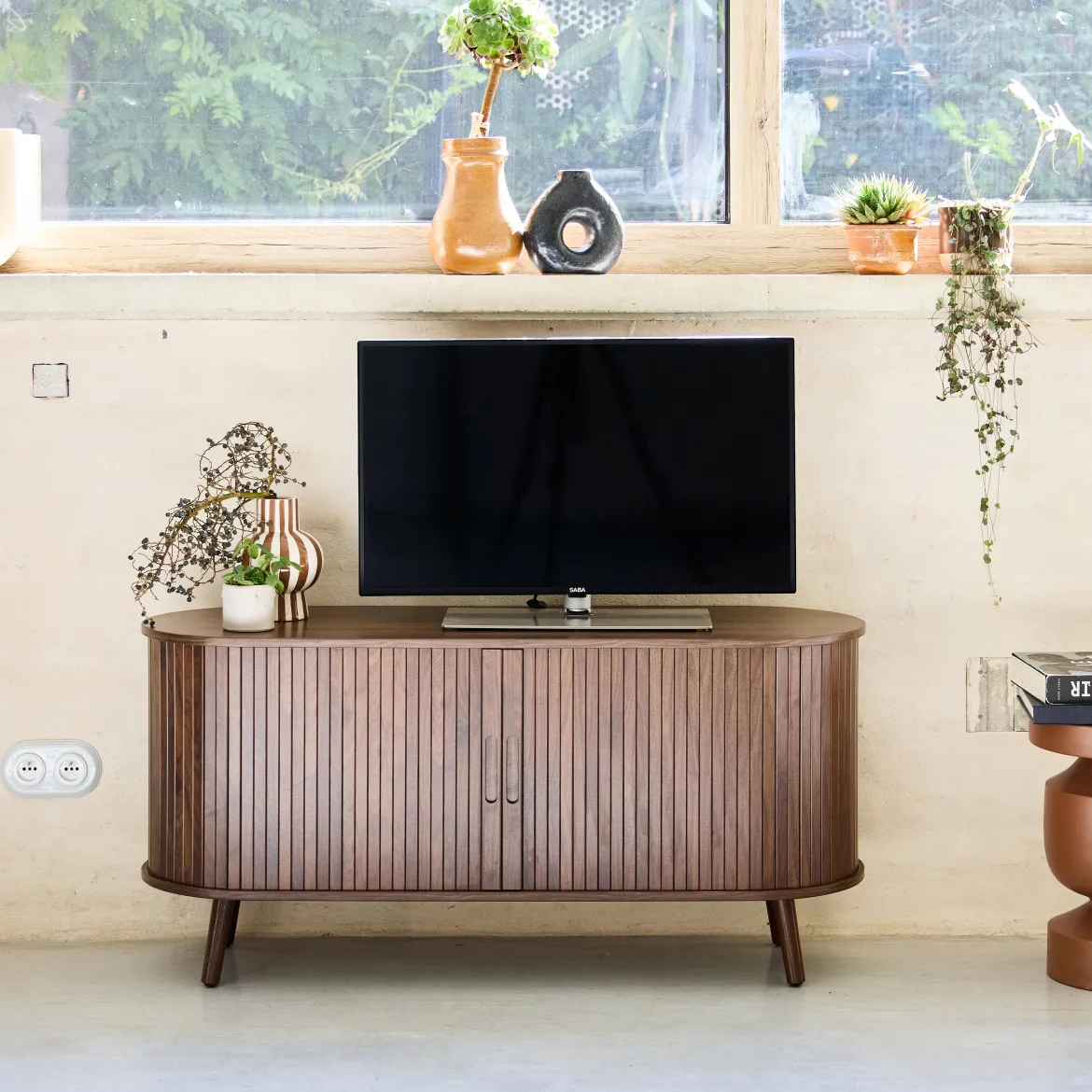 Mobile TV scandinavo con 2 ante scorrevoli, 120cm