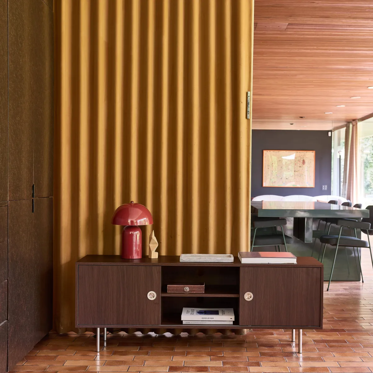 sweeek Mobile TV vintage in legno e acciaio inossidabile a 2 ante, 140cm